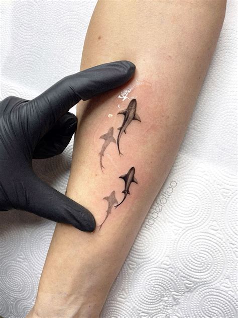 Tattoo ideas shark/ tatauz rekiny | Small tattoos for guys, Silhouette ...