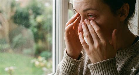 Dry Eyes in the Morning: 12 Hidden Causes & Fast Relief