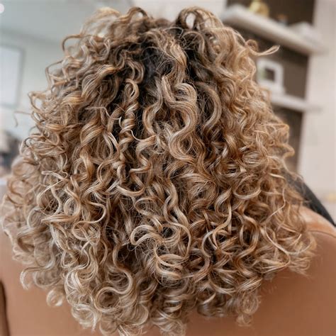 12 Most Stunning Blonde Curly Hair Ideas