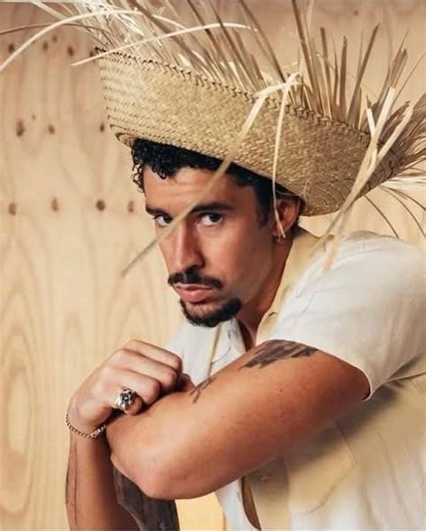 La importancia de que un artista en español como Bad Bunny protagonice ...