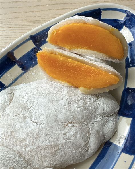 Giant Hong Kong Mango Mochi - daigasikfaan