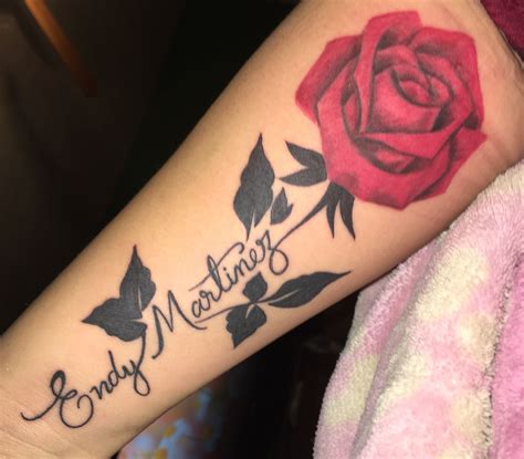 Pin en Been looking for this.... | Tatuajes de rosa en el muslo ...