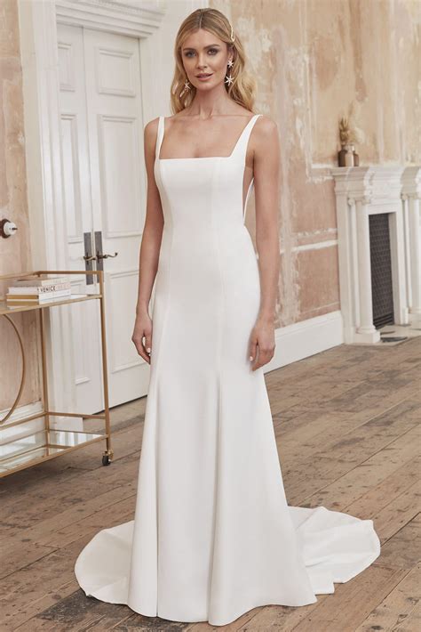 Get The Look: 10 Simple Square Neck Wedding Dresses Inspired By Nicola ...