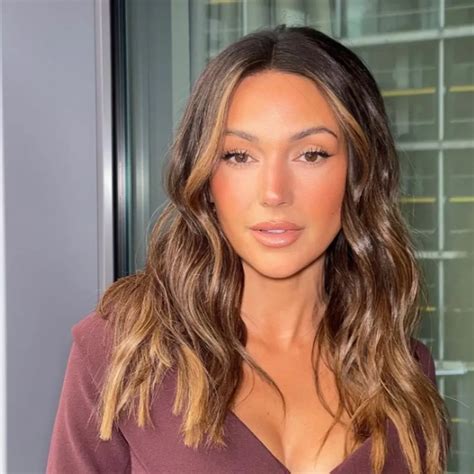 What Plastic Surgery Has Michelle Keegan Gotten? Body Measurements and Wiki - Hollywood Surgeries