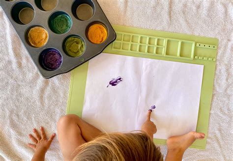All-Natural Homemade Finger Paint for Kids (2 Ingredients!)