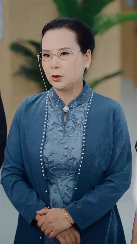 Black Rose Ex-Wife Chinese Drama with 82 Episodes - MoboReels