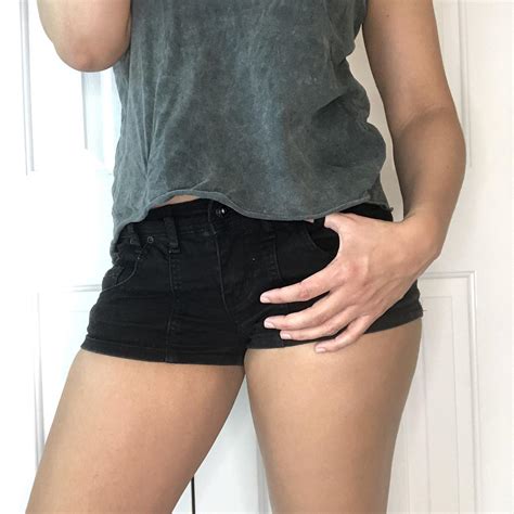 XXI 29” waist/ size 6/ medium black short shorts.... - Depop