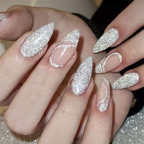 35+ Stunning White Christmas Nail Designs You'll Love - Purfect Sunday