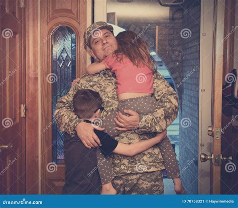 Soldiers Coming Home To Kids