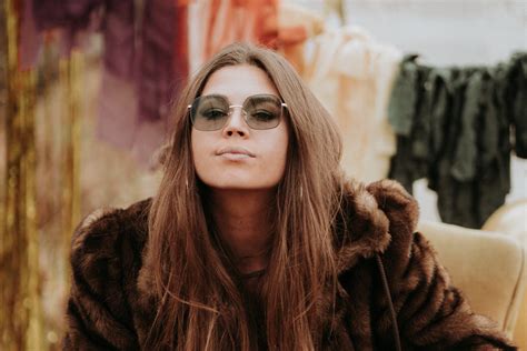 Kylie Fox Premieres Her Newest Single “Confetti” - V13.net