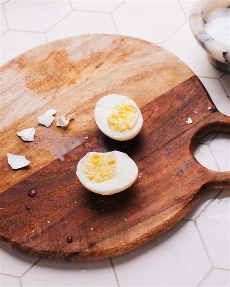 How to Make Hard Boiled Eggs in a Microwave Oven: Quick Guide - House ...
