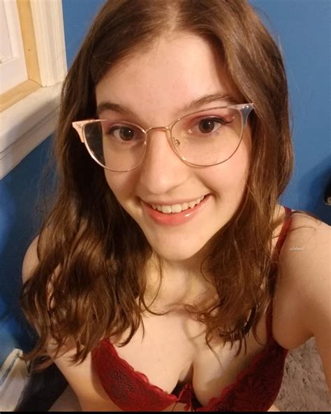 Am I hot? [18F] : r/AmIHotSFW