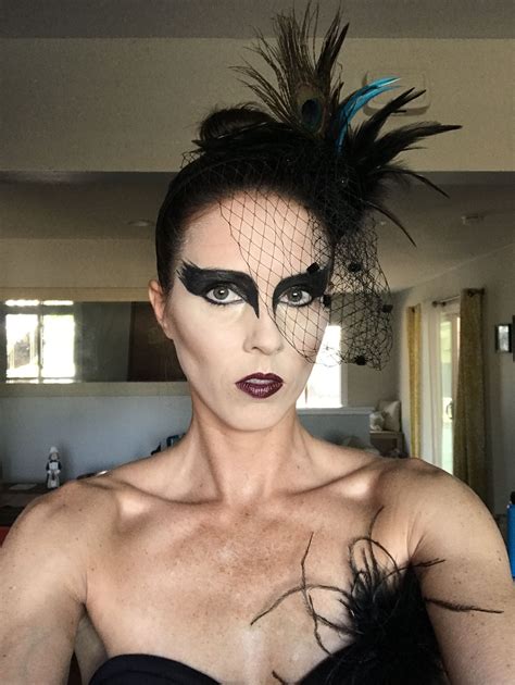 Black swan makeup | Black swan costume, Black swan makeup, Costume makeup