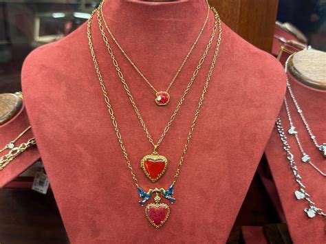 NEW Kendra Scott 'Snow White' Jewelry Collection Dazzles at Disney ...