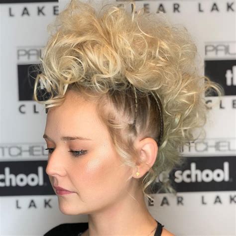 40 Hot Faux Hawk Hairstyles for Women to Try in 2025 | Faux hawk ...