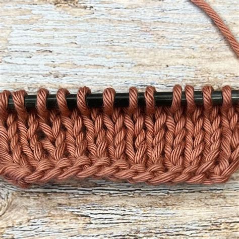 German Twisted Cast On | simpleknittingpatterns.com