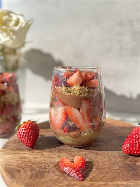 Viral Dubai Chocolate Strawberry Cup: Easy Recipe