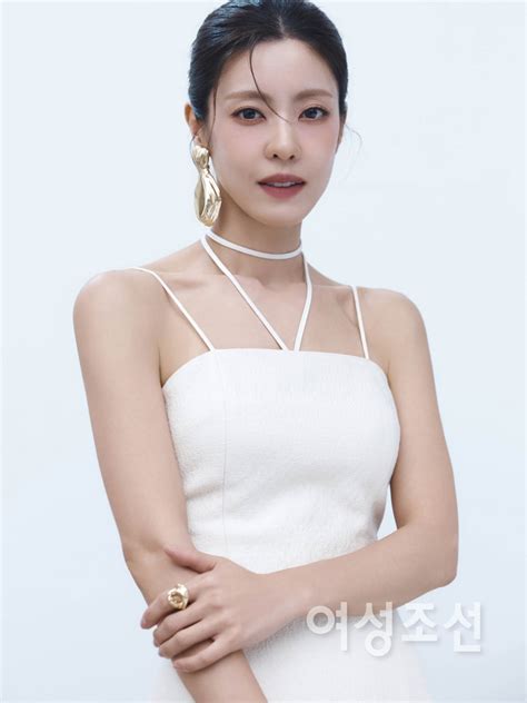 Actress Lee Yoon-ji Shines in Elegant Photoshoot for 'Woman Chosun'