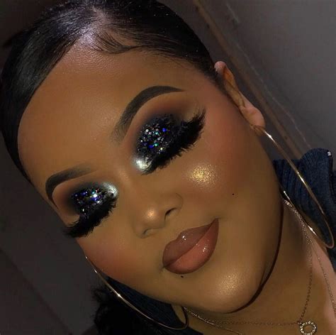 Smokey Eye Black Makeup Looks - Festival Makeup Inspiration