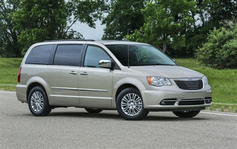 2016 Chrysler Town & Country technical and mechanical specifications