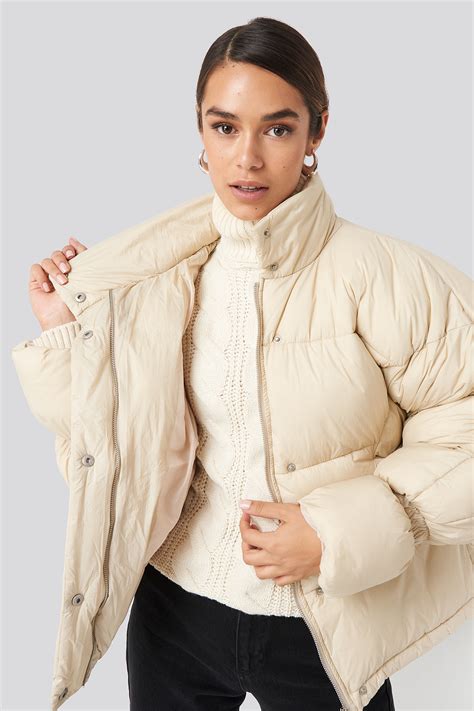 Elastic Detail Puffer Jacket Beige | NA-KD