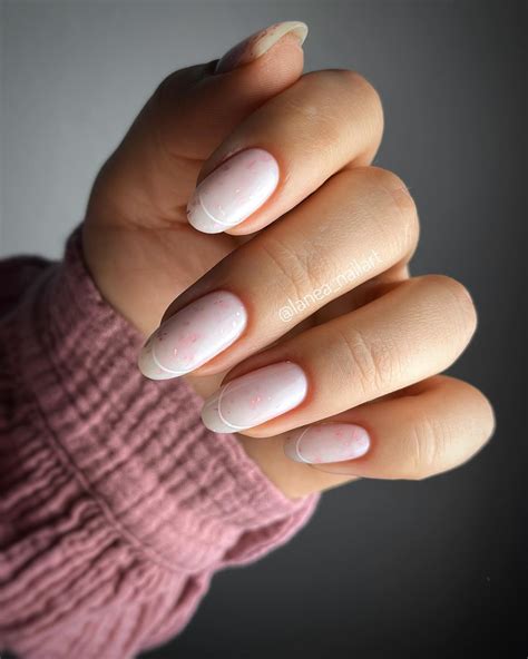 30 Oval Nail Ideas That Are Classic Style with Modern Twist