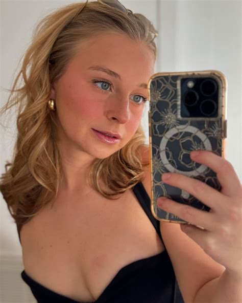 maci jo | don’t miss out check out my fanfix 😏 The link is in my bio 🥰 ...