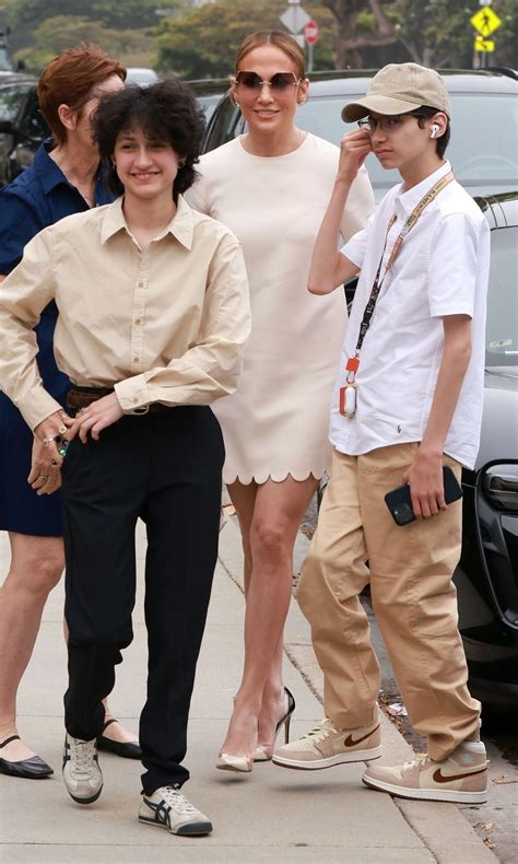 Derretida de amor por sus hijos, Jennifer Lopez les dedica una tierna publicación en redes | ¡HOLA!