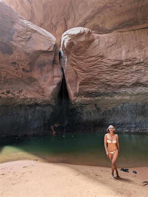 Halle Berry Slips into Cleavage-Baring Swimsuit During Road Trip with ...