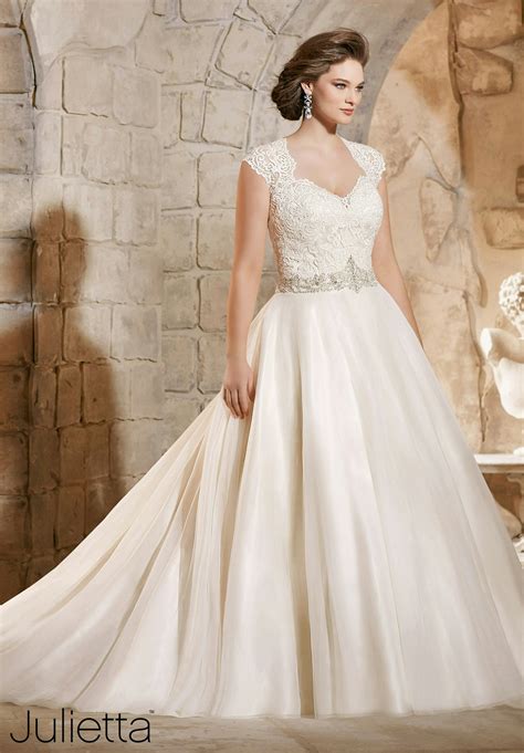 Wedding Gown Designs For Chubby Bride | wedding
