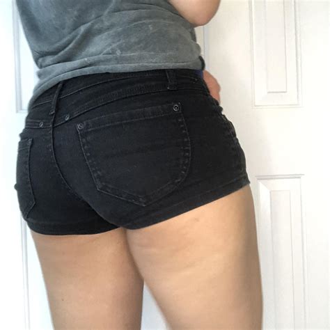 XXI 29" waist/ size 6/ medium black short shorts.... - Depop