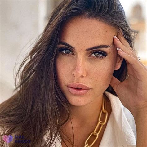 Italian Mail Order Brides: Find an Italian Wife Online