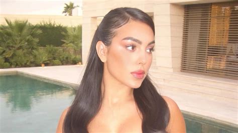 Georgina Rodríguez se atreve con el vestido más corto del verano y el ...