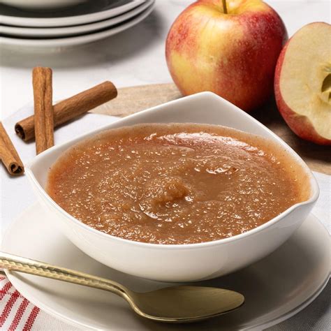 Slow-Cooker Applesauce with Cinnamon