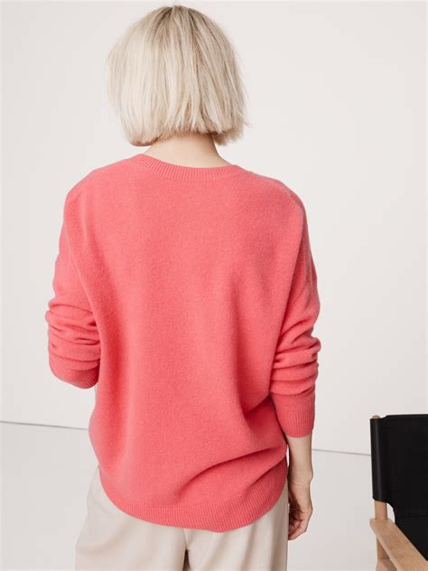 Oversized Lightweight Cashmere V-Neck Sweater | Banana Republic