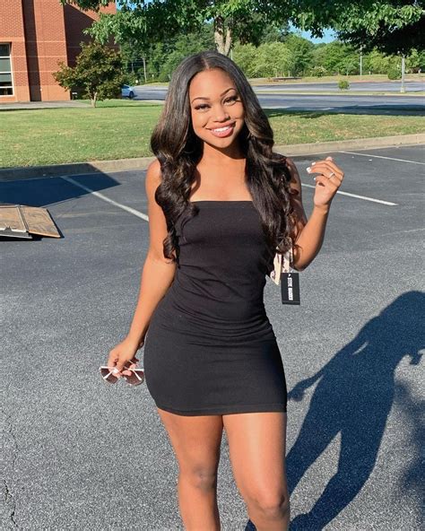 Ashleigh Summers on Instagram: “tried to pay attention but attention payed me. - purse & shades ...