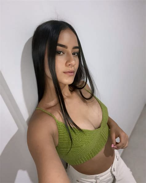 𝓛𝓪𝓾𝓻𝓪 𝓢𝓸𝓯𝓲𝓪 𝓑𝓸𝓷𝓲𝓵𝓵𝓪 | 🤍 | Instagram