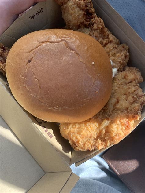 This really big McDonald’s buttermilk chicken sandwich I got today : r ...