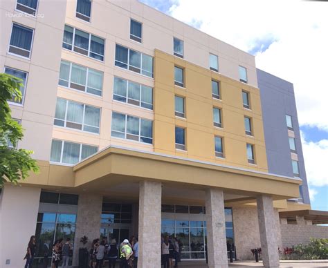 Hawaii Mom Blog: Ka Makana Ali`i - Opens on October 21!