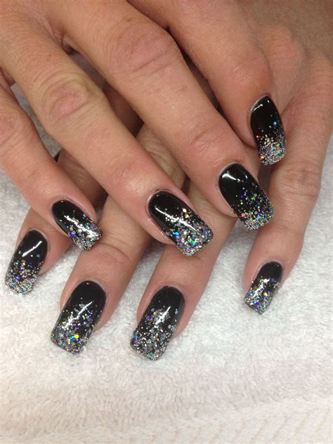 9 Adorable Black And Silver Nail Designs