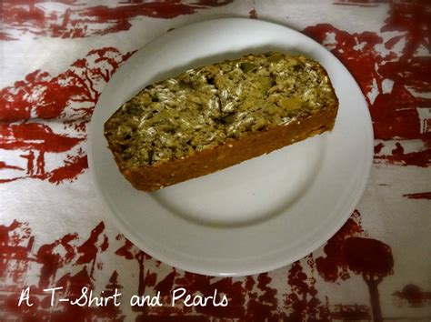 A T-Shirt and Pearls: Low Fat Oatmeal Banana Nut Bread