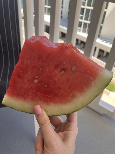 Calorie count on this thicc watermelon wedge? (Took 2 bites lol) : r ...