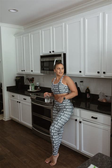 Hot Mom Status LOADING... • Lauren Elyce