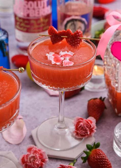 20 Valentine's Day Cocktail Recipes You'll Love | The Everygirl