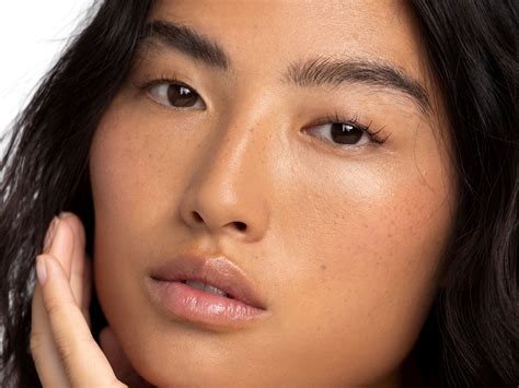 Grapeseed Oil For Your Skin: The Benefits & How To Use It, According To The Experts | Vogue