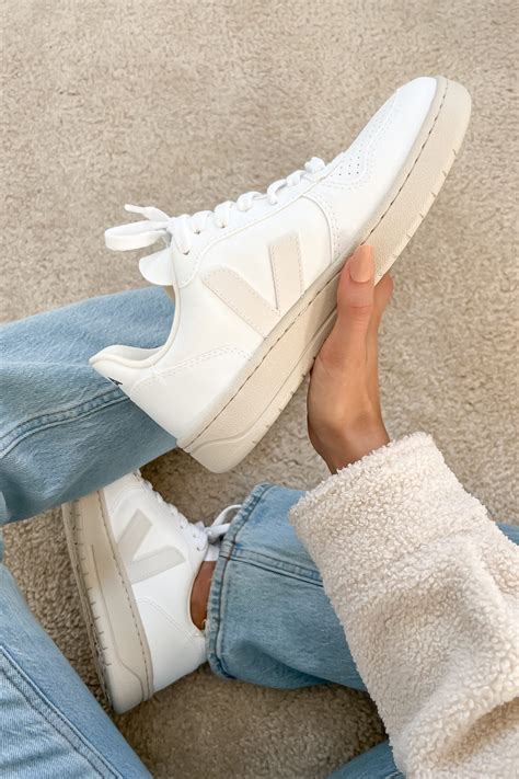 Must-Have Trendy Neutral Sneakers For Women