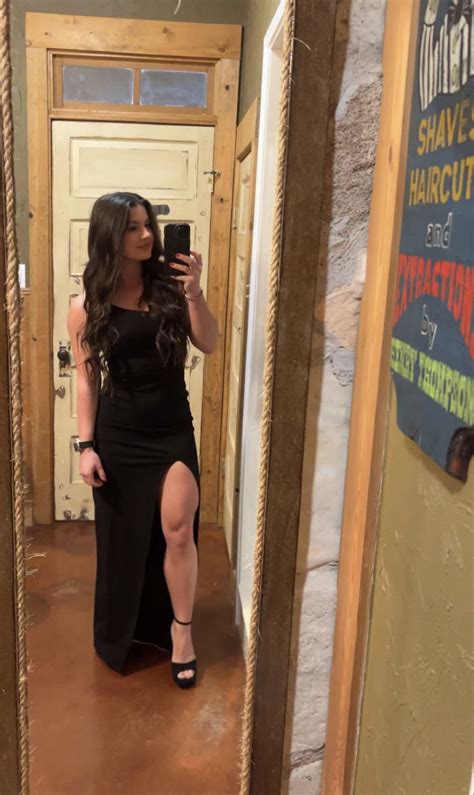 Hannah Barron's feet