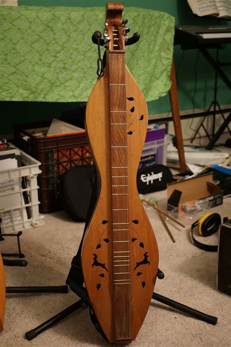 8 CATALOGUE OF PRE-REVIVAL APPALACHIAN DULCIMERS - Catalogue