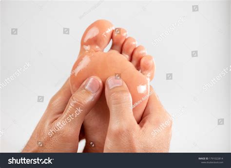 16,189 Oiled feet 图片、库存照片和矢量图 | Shutterstock