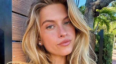 SI Swimsuit Bombshell Xandra Pohl’s Sizzling Tongue-Out Pose in Jaw-Dropping Ohio State Outfit ...